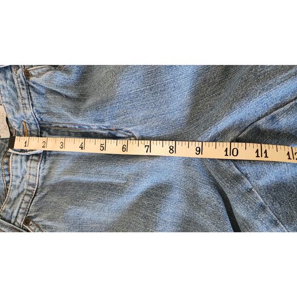 CJ Banks 5 pocket Light Wash Knee Length Bermuda Style Shorts Women's Size 4 - Picture 7 of 8